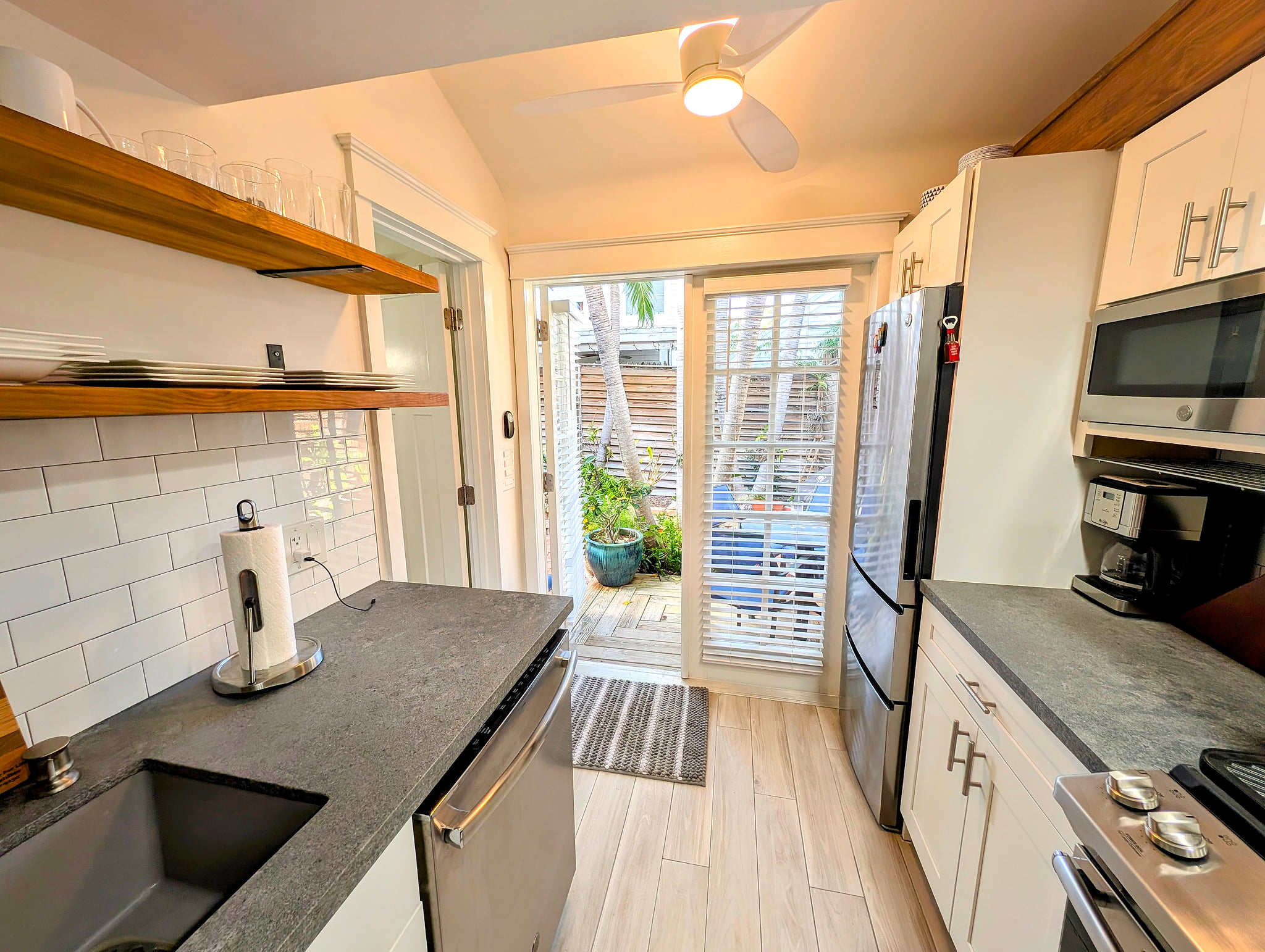 Sunny modern kitchen with patio access, stainless apps & coffee bar