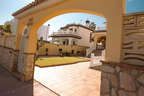 Vista casa desde la calle.