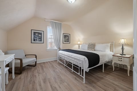 Bedroom 3 - king bed