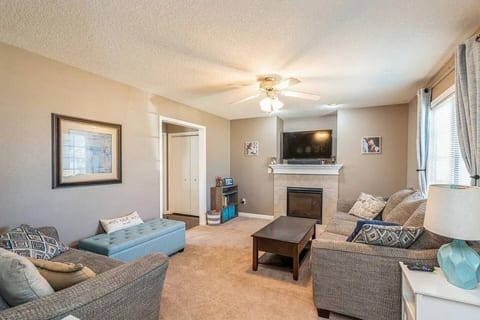 Pet-Friendly Ankeny Getaway • Near Adventureland