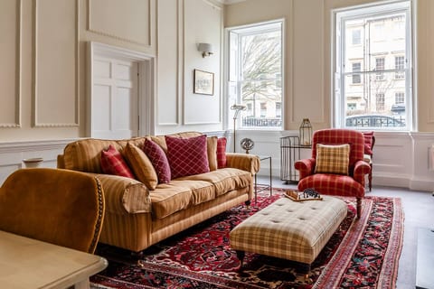 Elegant Central 1-Bed Gem with Private Garden