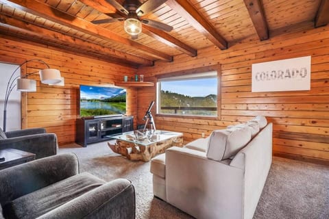 30Acre Pikes Peak Escape | 5BR | Hot Tub | Parking