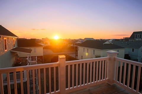 Ocean-view Home w/ Hot Tub, Fire pit & Elevator image 5