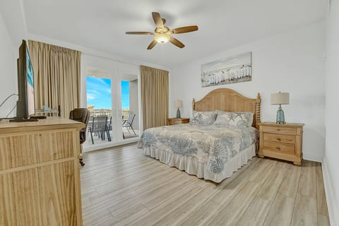 Coastal Family Getaway Laketown- 5 Pools- Sleeps10