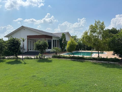 GoBravo 16 3BHK Farm with Pool&Garden Sec150 Noida