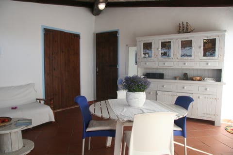 Appartamento Bouganville con giardino , vista mare