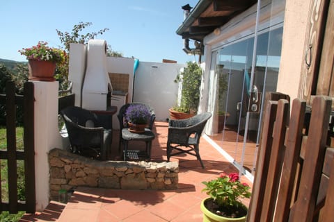 Appartamento Bouganville con giardino , vista mare
