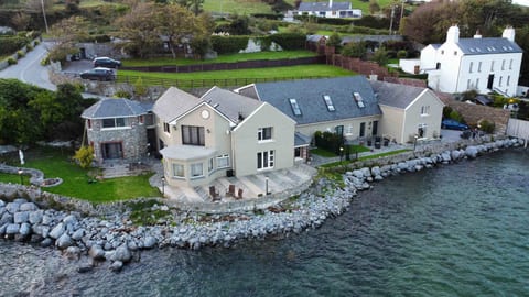 Barrow Lodge, Water’s Edge Tranquility