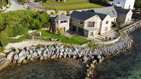 Barrow Lodge, Water’s Edge Tranquility