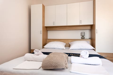 Apartments Crljenko with sea view - Unit 378204-13