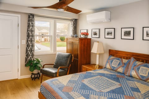 Luxe Haven Room with Private Bathroom and Separate