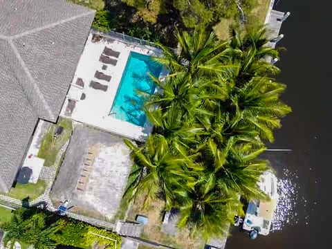 4-min walk to the Beach /Pool,Tiki canal boat dock