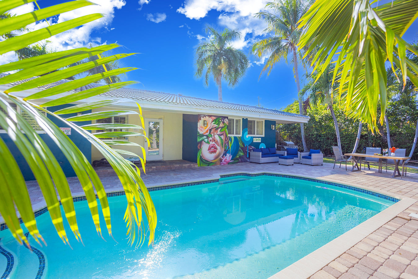 Heated Saltwater Pool 6min to Beach Tropical Oasis