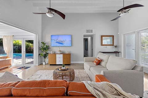 Heated Pool Oasis near Wilton Dr & Fort Lauderdale