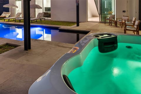 Sleeps 22+|15minATX/Lake|Pool|Arcade|Sauna|Theater