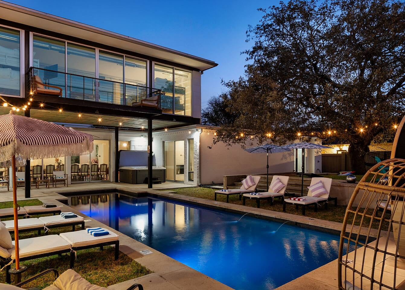Sleeps 22+|15min ATX & Lake|Theater|Arcade|Sauna