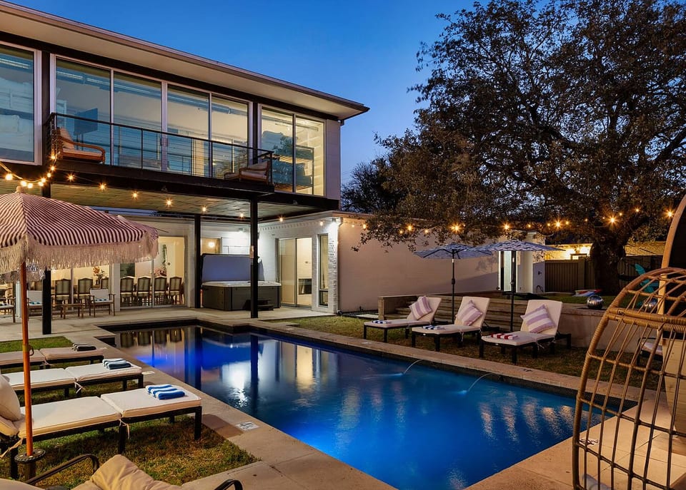 Sleeps 22+|15minATX/Lake|Pool|Arcade|Sauna|Theater - Austin