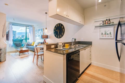 Heart of Downtown - 2bed-FreeWifi&Parking&AC
