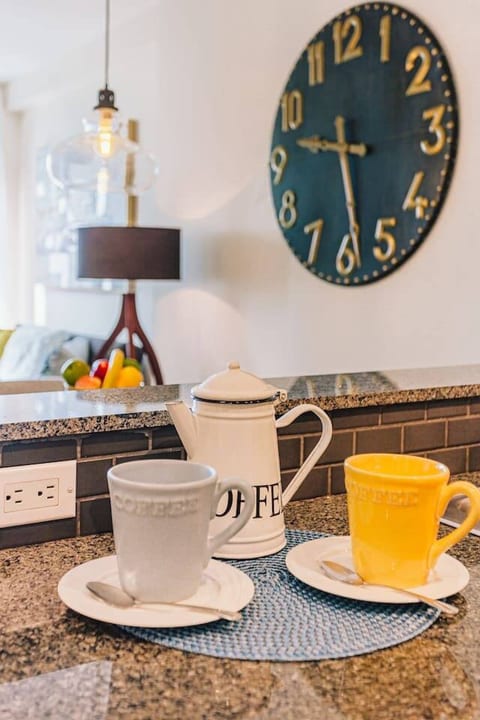 Heart of Downtown - 2bed-FreeWifi&Parking&AC