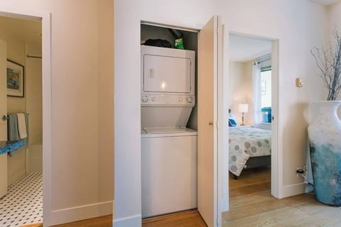Heart of Downtown - 2bed-FreeWifi&Parking&AC