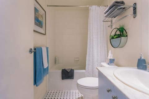 Heart of Downtown - 2bed-FreeWifi&Parking&AC
