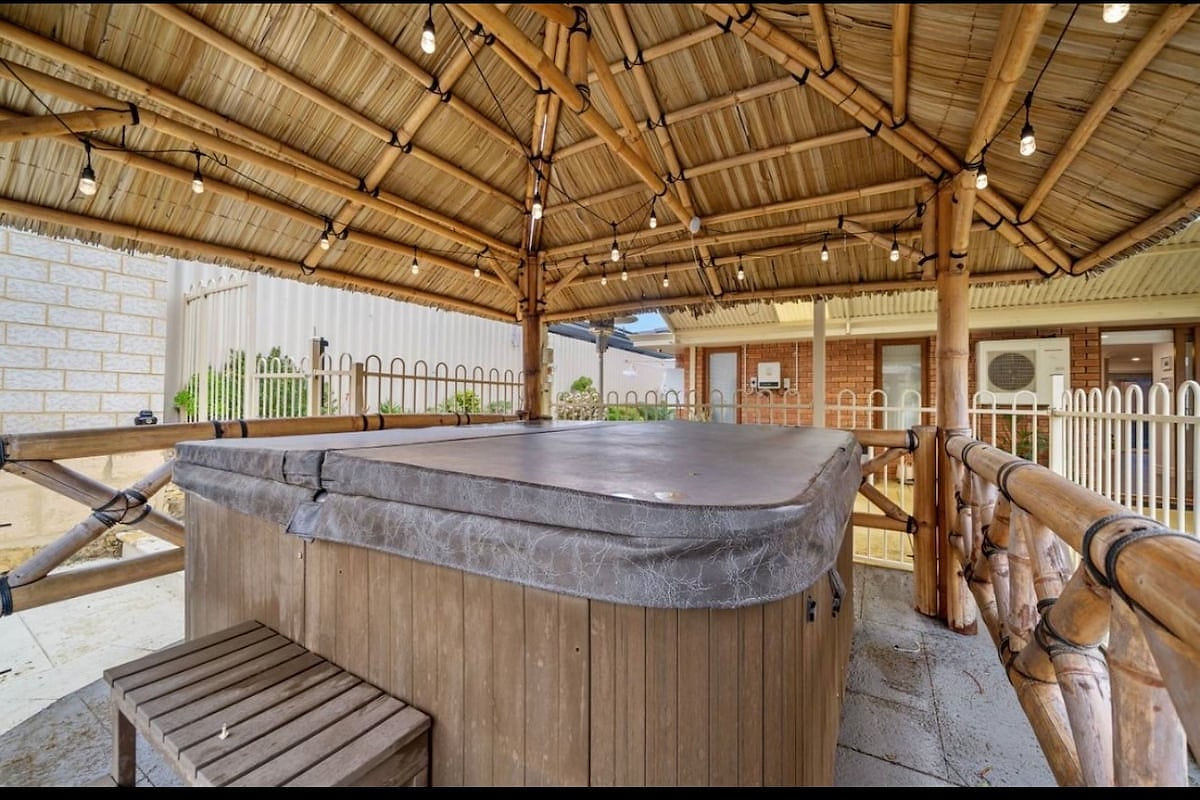 Outdoor Hot massage spa can be used in any season Whole Private Holiday Resort
