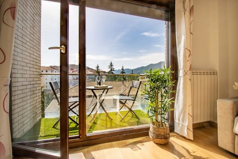 Penthouse Pyrinees | Terrace | Parking & Storage