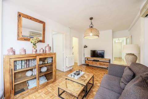 Urban Oasis in Madrid: Steps from River Manzanares