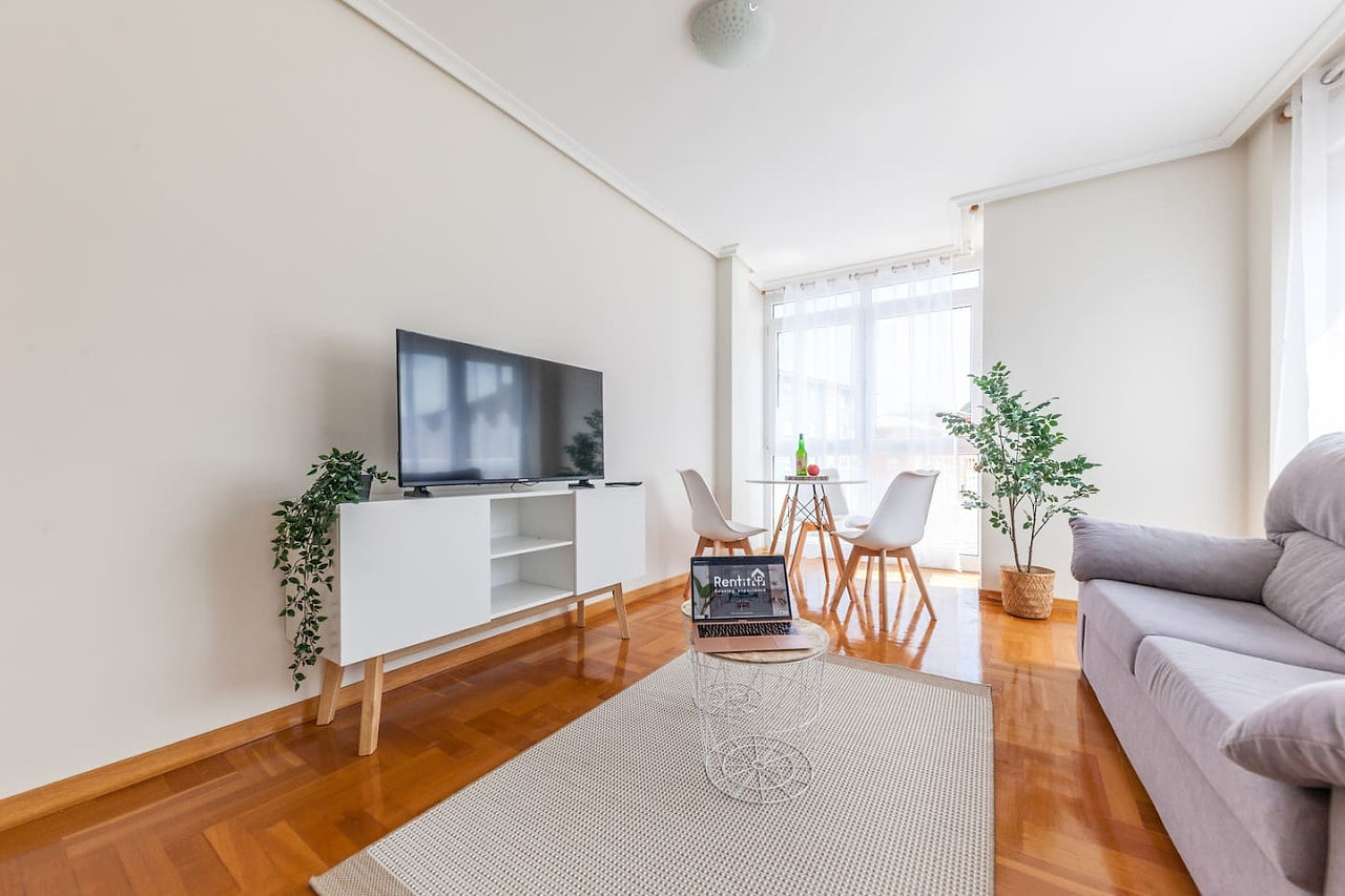 Charming Coastal Apartment Steps from the Beach - San Juan de la Arena