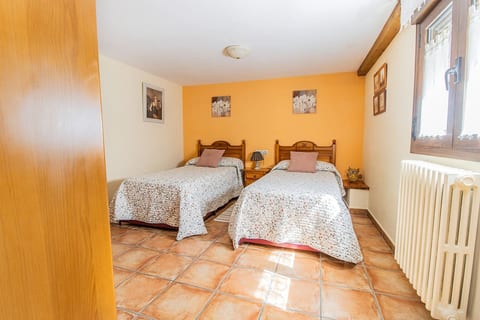Apartamento para Parejas en los Pirineos - Jardín y Parking