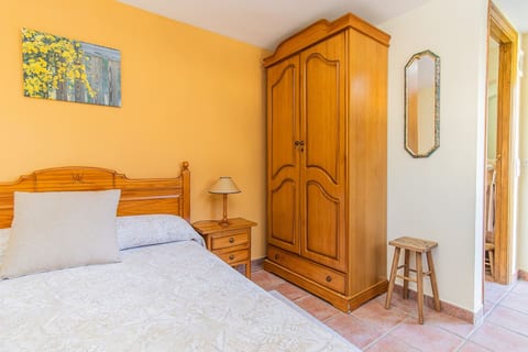 Retiro Íntimo en los Pirineos - Jardín y Parking
