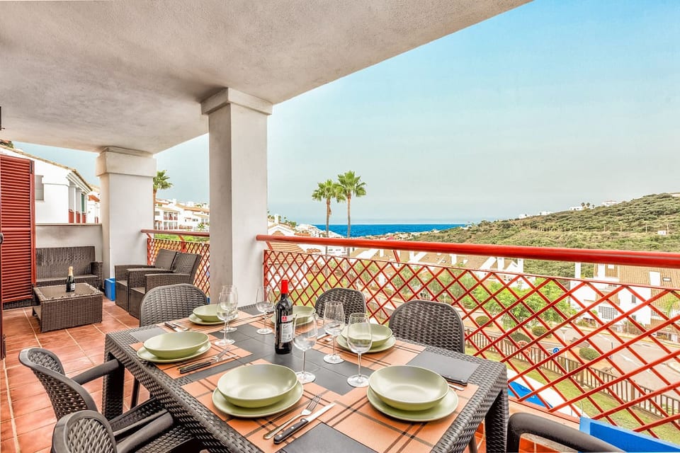 Relax in our luxury home | Terrace, Pool & Parking - San Roque