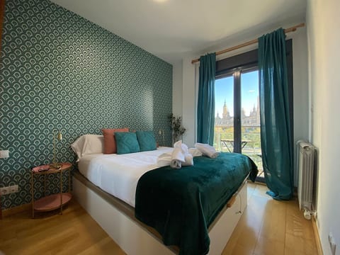 Chic Riverside Apartment -Terrace & Iconic Views