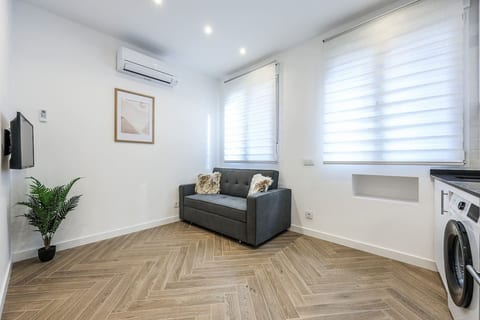 Urban Quiet in Madrid with Modern Comforts