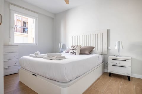 Bright Apartment Near Seville’s Historic Center