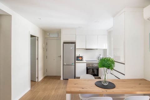 Bright Apartment Near Seville’s Historic Center