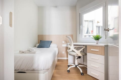 Bright Apartment Near Seville’s Historic Center