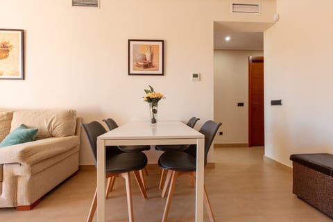 Sun Pool and Relax near the Coast Free Parking