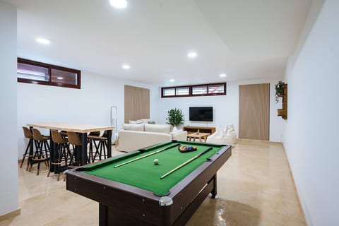 Luxury villa in Sevilla - Pool, Terrace & GameRoom