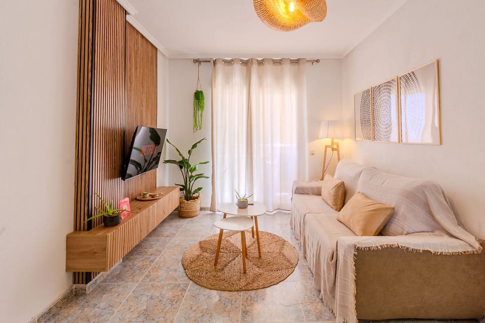Coastal Comfort with Pool & Parking - Els Arenals del Sol