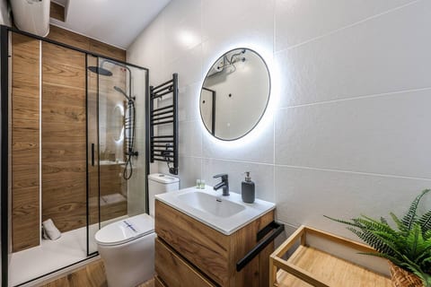 Simple & Quiet Stay Near Retiro: Ideal for Couples