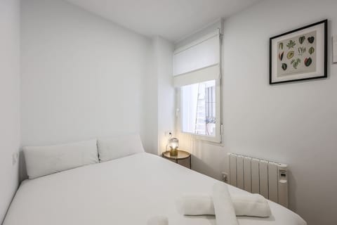 Simple & Quiet Stay Near Retiro: Ideal for Couples