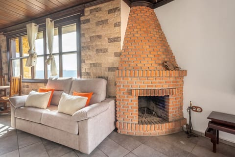 Rural Villa with Sea Views - El Ñeru
