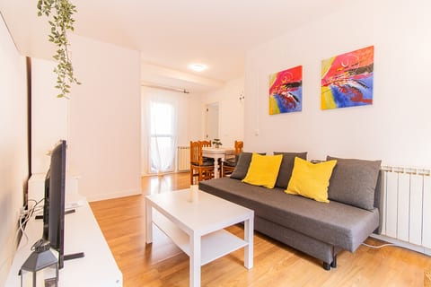 Pyrenees Escape with Terrace & BBQ