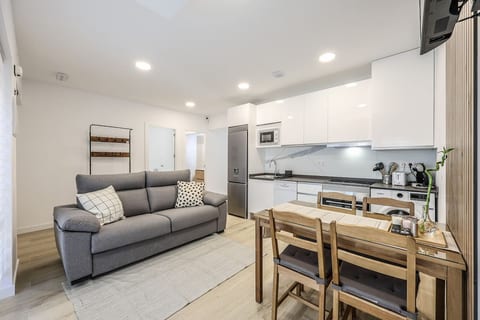 Experience Madrid Like a Local – New Apartment
