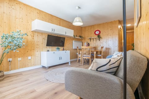 Sierra Nevada Ski Slope Lodge – Free Parking