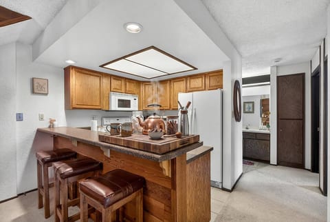 Ski/Snowboard Retreat | Starlink Wi-fi | Sleeps 14