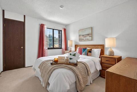 Ski/Snowboard Retreat | Starlink Wi-fi | Sleeps 14