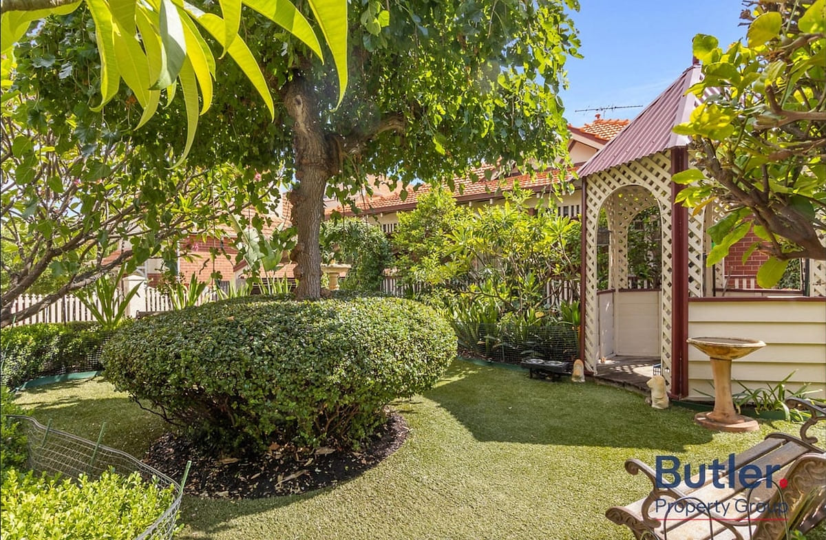 Enjoy English style garden in the front yard. The nearest whole private resort