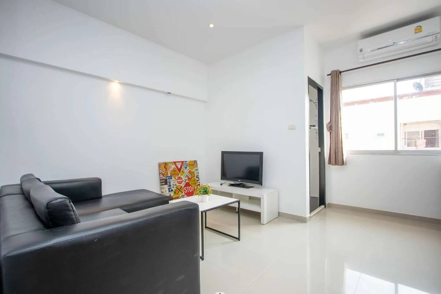 Simple Studio In Chiang Mai + Roof Access